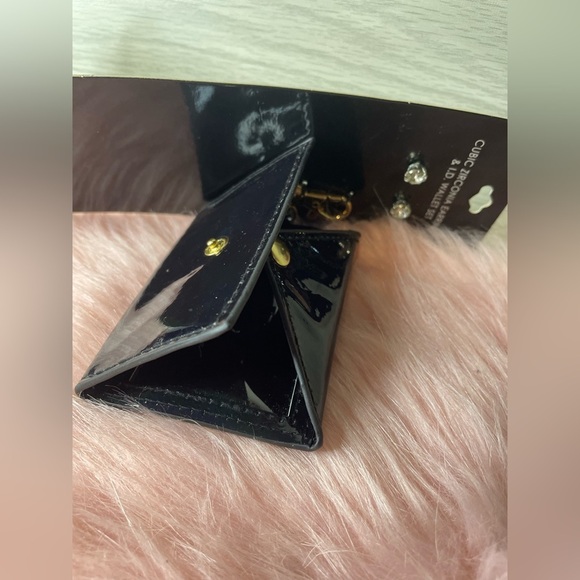 Cubic zirconia earrings & I.D wallet set - Picture 3 of 6